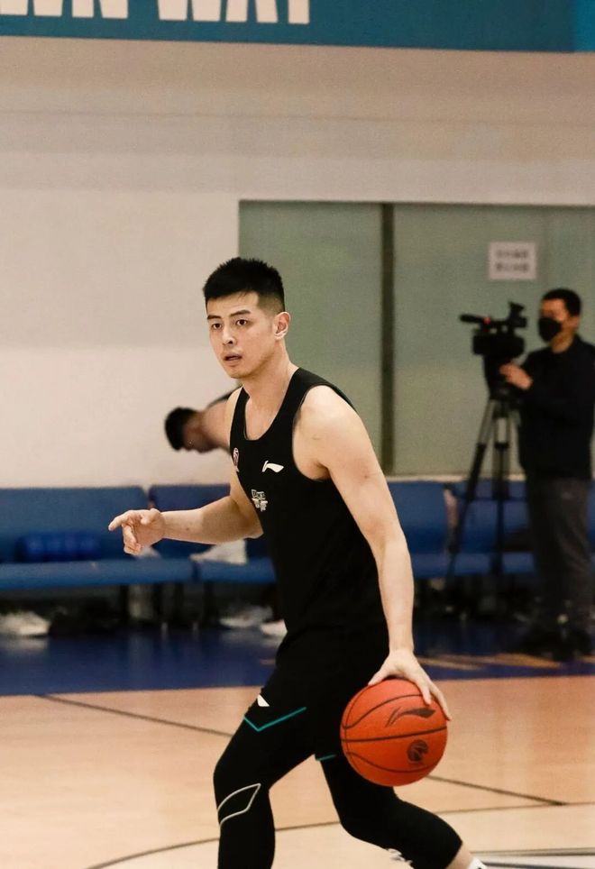 关于NBA总决赛倒计时，北京首钢今晨防线松动，细节引发关注，气氛紧张，资深球员宣示担当的信息-ayx爱游戏链接