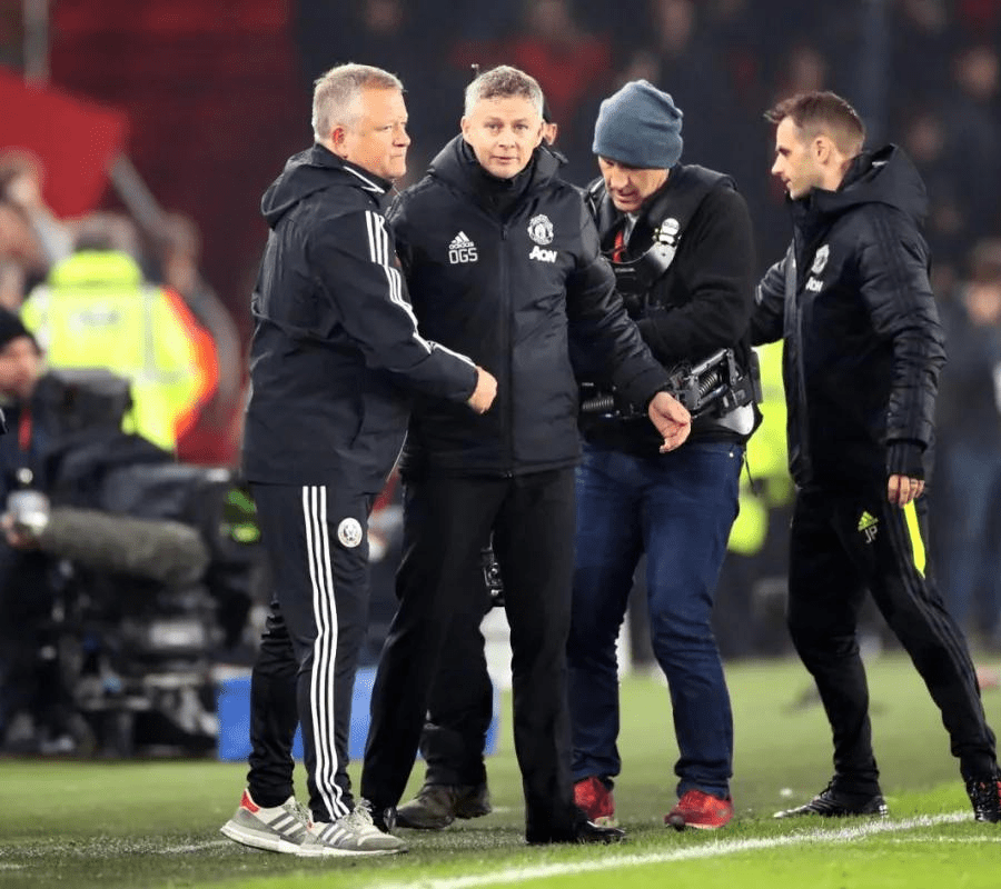 包含赛地聚焦——英超加时末段热度飙升；圣保罗门线救险；目标明确；官宣口径保持一致的词条-爱游戏