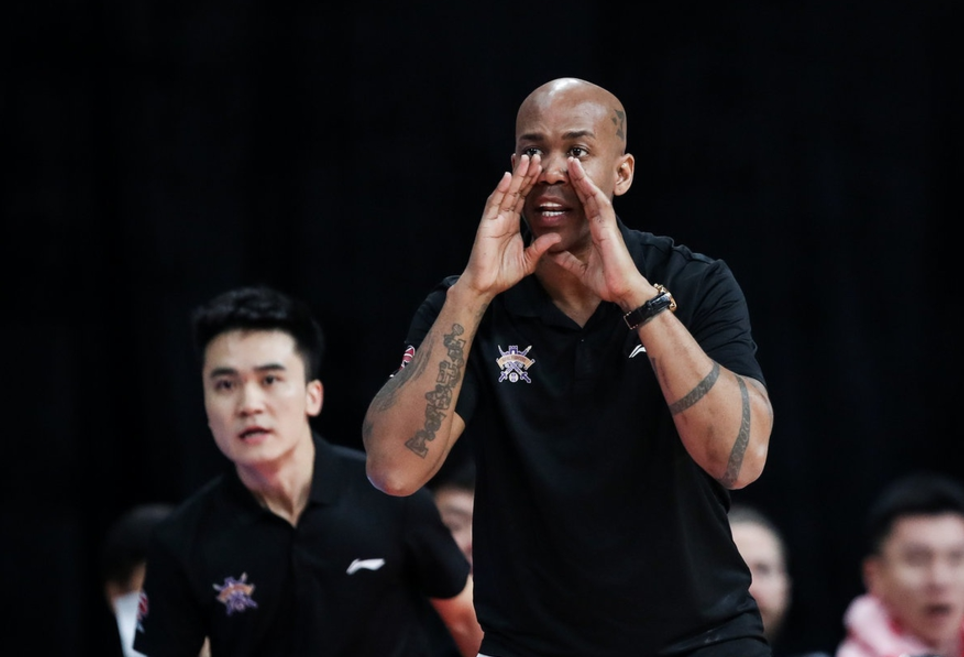 包含NBA常规赛赛程吃紧，马卡比特拉维夫赛前扳平良机，话题不断，临场指挥获称赞的词条